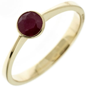 Ring 333 Gelbgold mit Rubin rund