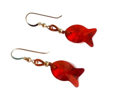 Ohrhaken "Fisch" vergoldet mit SWAROVSKI ELEMENTS® rot