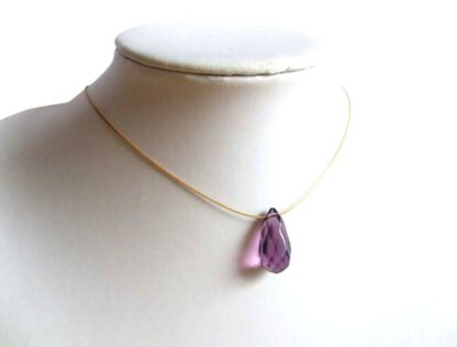 Collier/Juwelierdraht vergoldet mit Amethyst-Tropfen violett